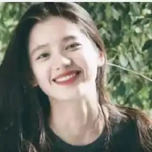 求美女笑起来超甜的头像