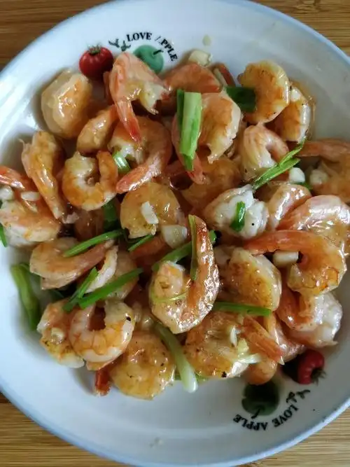 灯火阑珊133做的葱爆虾仁