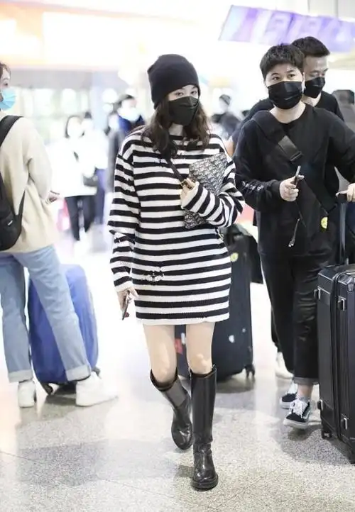 王子文承认真实身高159cm个头娇小一双长腿更像一米六五