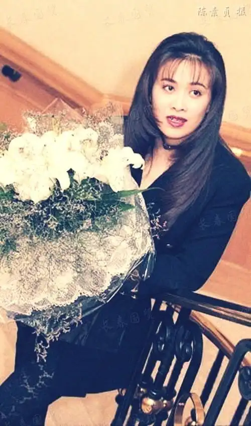 那英25年前青涩旧照 满脸胶原蛋白显淑女