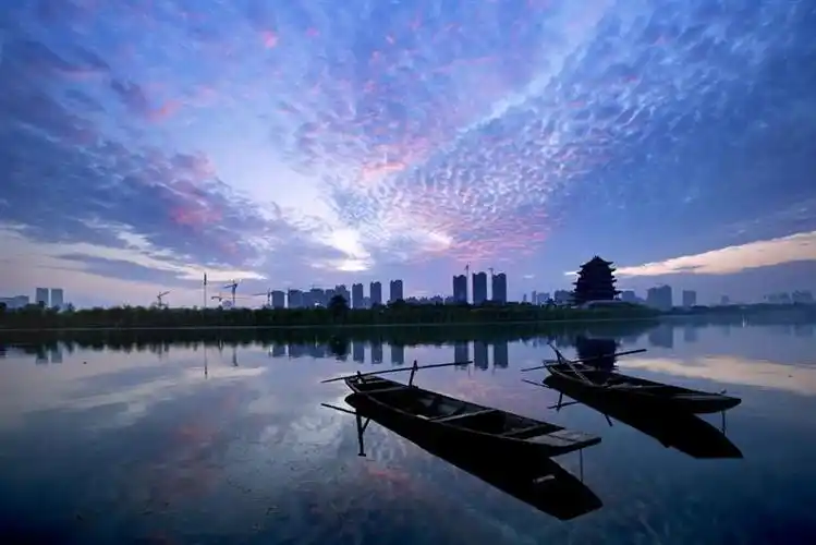 上一页 下一页 作品名称: 霞落秀江  作品描述: 宜春市秀江河  拍摄