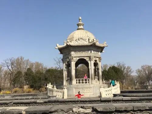 春游一观圆眀园,圆明园又称圆明三园.