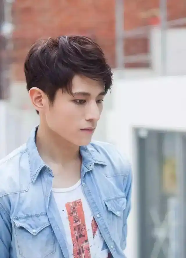 二十几岁年青男士留这些发型,帅气无人能比!