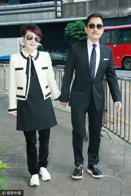 江耀城 狄波拉牵手现身,  图片来源:卢振辉/视觉中国