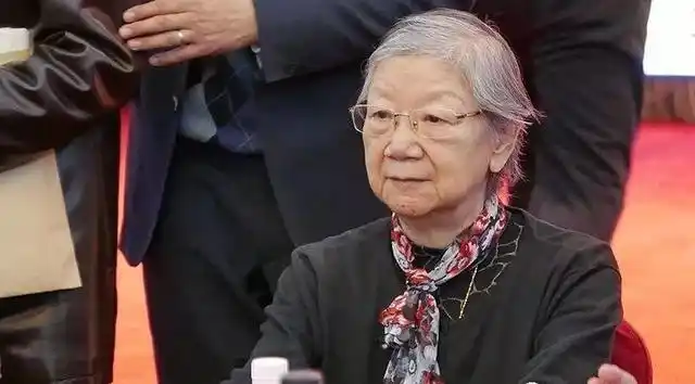 毛岸英牺牲12年后,刘思齐含泪改嫁,并以长子之名纪念毛岸英