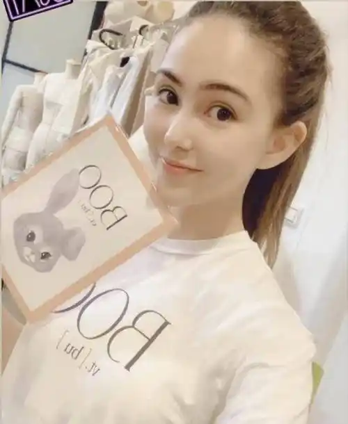 天王嫂多难当昆凌结婚5年依旧不敢胖小码衣服都撑不起来