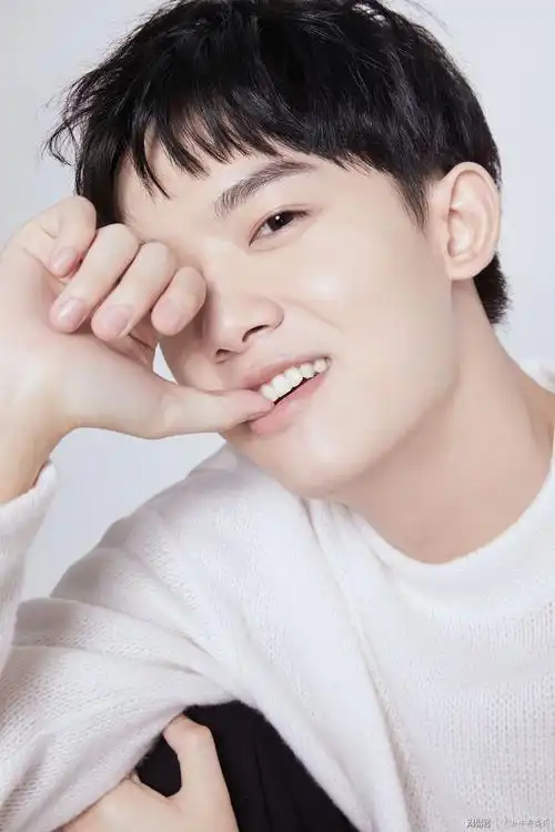 李明德最新写真清新自然少年感十足