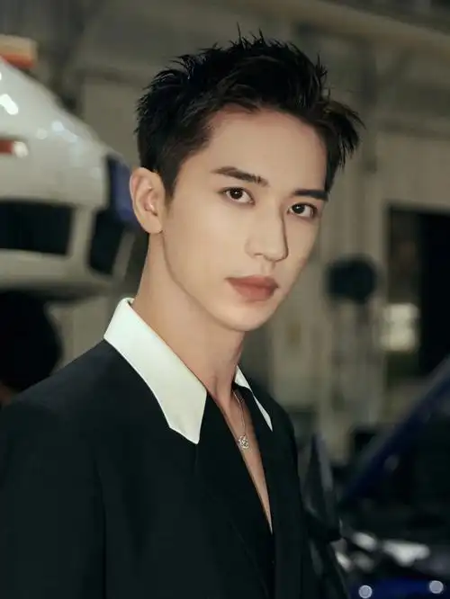 许魏洲 佩戴buccellati作品亮相微博电影之夜 ,ramage