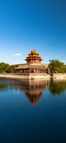 云朵下的故宫角楼