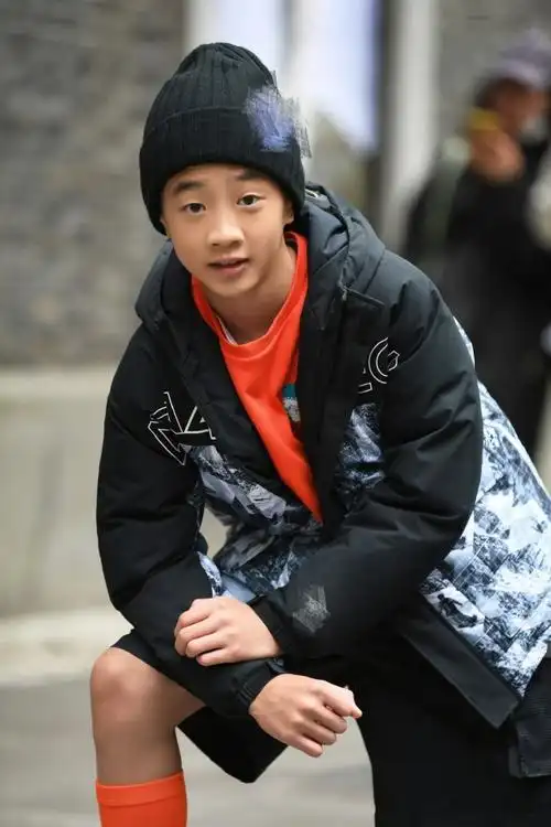 12岁杨阳洋近照曝光!和双胞胎妹妹拍广告,大长腿瞩目变身小帅哥