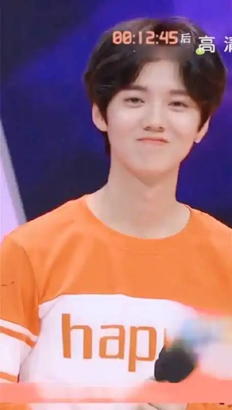 鹿晗耍帅把假发甩掉了