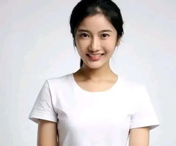 清华大学虽然学霸云集,但也不例外会有同学心目中的校花校草存在,而