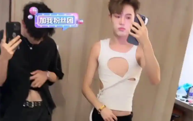 擦边男主播比腹毛