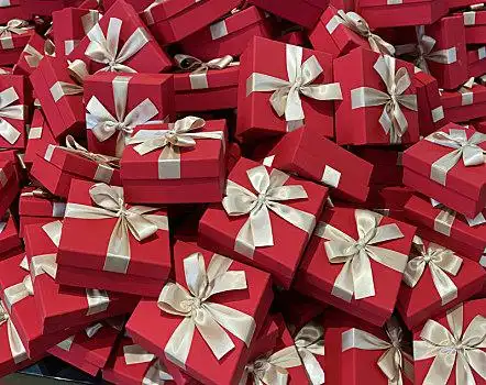 一堆礼物图片