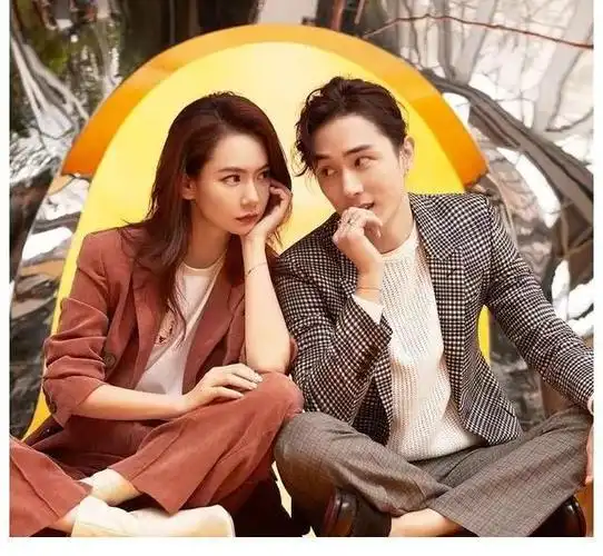 李承铉戚薇儿女名字luckyseven被网友解读为幸运的戚薇