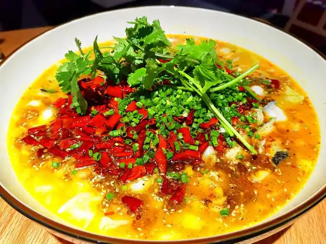 昨晚,喜福福新菜品隆重推出,一道大菜:香辣开胃的泡菜稻香鱼