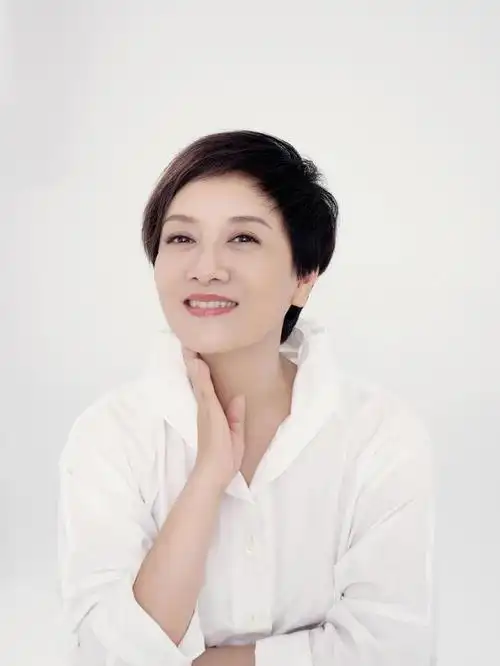 万万没想到,65岁"丁克"了一辈子的邓婕,最终成了人生赢家