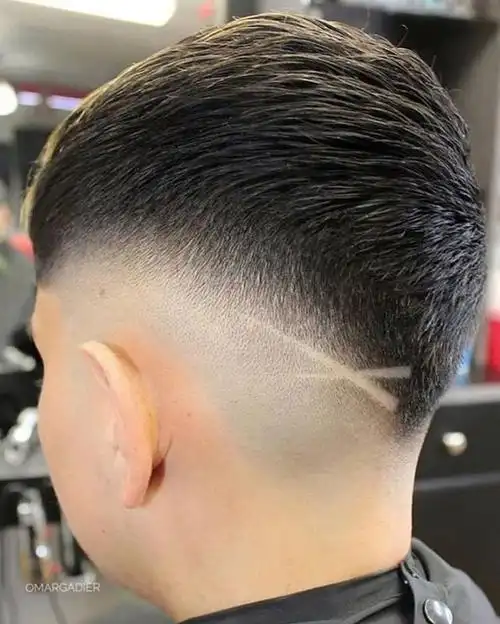 可以修剪成一个三角形的轮廓,显瘦又立体,还可以简单地加入一些刻痕