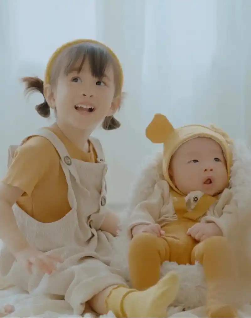 两姐弟,可可和柯柯