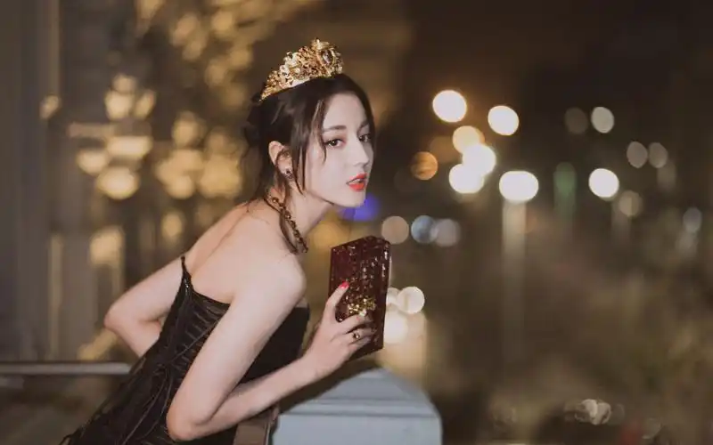 迪丽热巴米兰时装周_哔哩哔哩 (゜-゜)つロ 干杯~-bilibili