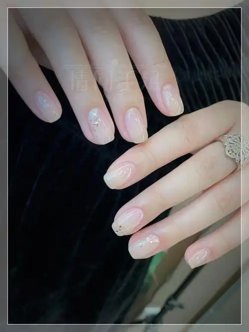 裸色系美甲分享超级适合温柔甜美的女孩子