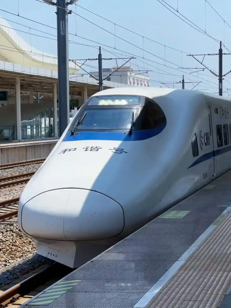 你坐高铁也会像我一样喜欢拍窗外的景色吗?#拍照技巧 #坐高铁 - 抖音