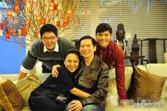 向佐的爷爷叫向前弟弟叫向佑网友郭碧婷生的孩子叫什么