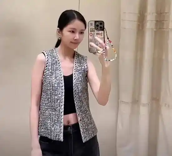 35岁财富自由王灿再嫁,与杜淳幸福二婚,一家三口共建新生活