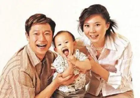 霸道总裁王耀庆娶小学同学为妻出道多年零绯闻独宠妻子