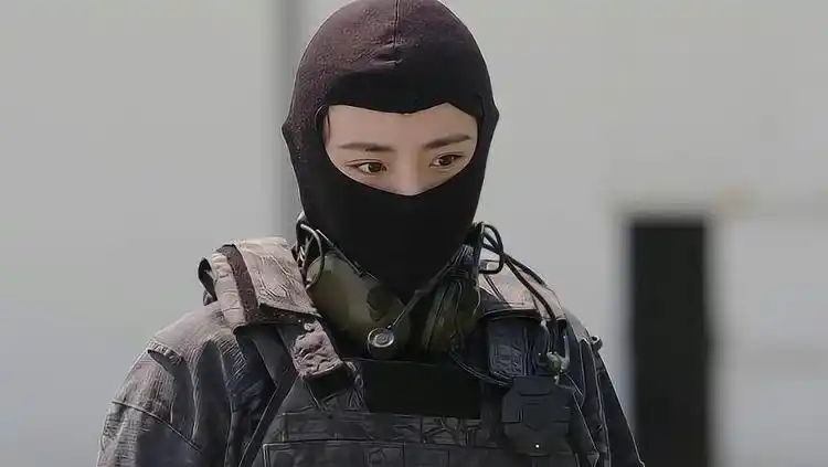 蒙面女兵袭击特种兵飞虎队,场面热烈火爆,击杀了对方最高长官!