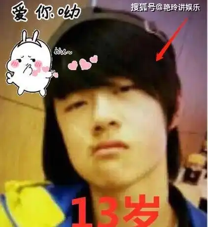 原创王一博13岁照片被曝光妥妥狂妄不驯小混混一枚痞帅痞帅的