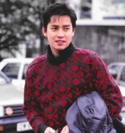 谭咏麟:哄妻子丁克15年,却和19岁情妇生子,多年后追悔莫及