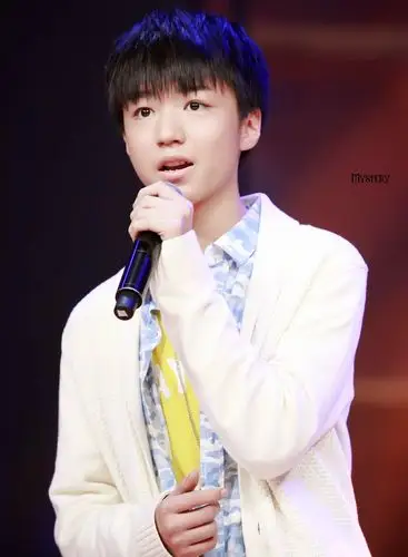 tfboys王俊凯 2014.12.11 天天向上.cr.logo