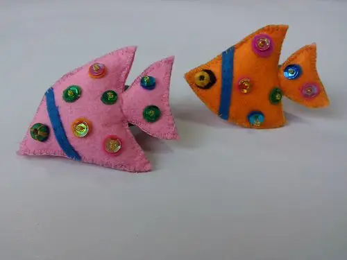 巧手精灵的布艺作品《漂亮的头饰》