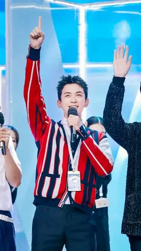 上周六,演员吴磊携同《亲爱的客栈》所有嘉宾一同出演综艺《快乐