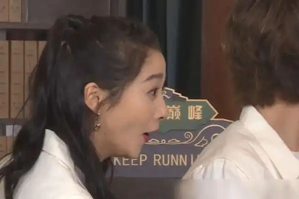 跑男团换装体验人生蔡徐坤和关晓彤的鞋子抢镜你俩说好的吗