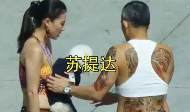 风采不减当年,穿露脐装见泰王|泰国国王_网易订阅