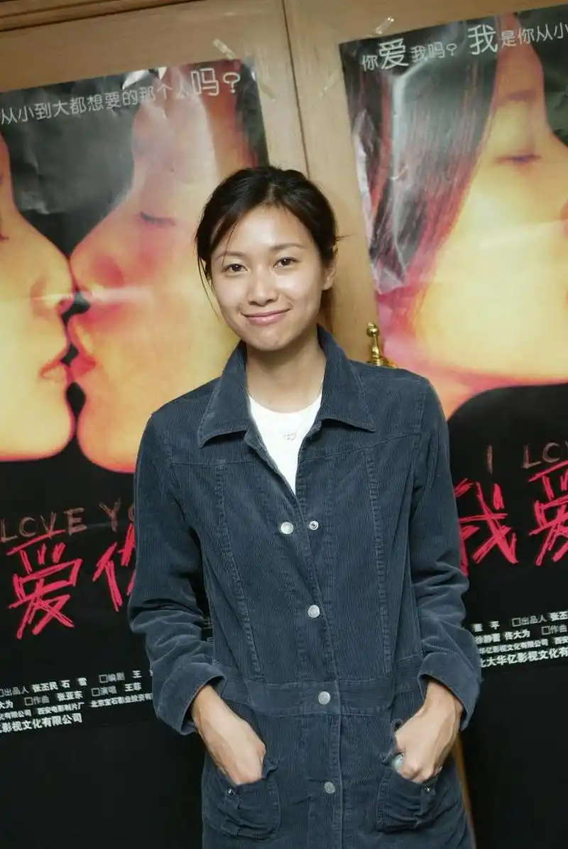 娱乐最前沿# #娱乐八卦# 徐静蕾,1974年4月16日出生于中国北京市朝阳