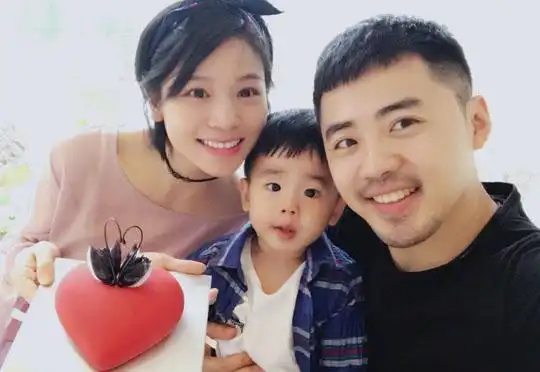 黄英的老公是谁怎么认识的 黄英老公家庭背景揭秘惊人的显赫