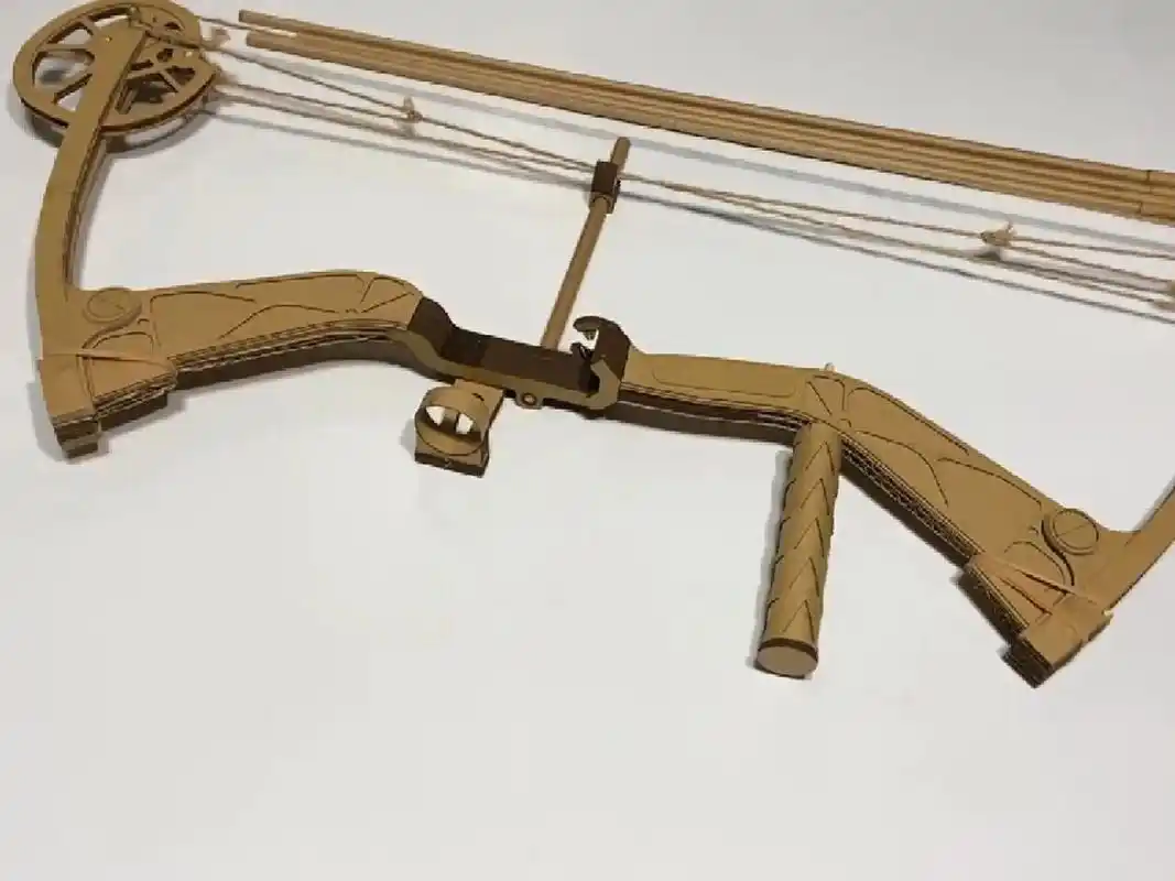 纸板手工复合弓 纸板手工复合弓,不是特别难动手试试吧