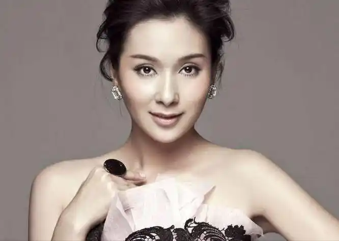 最美亚姐杨恭如两度当小三被当众掌掴后如今怎么样了