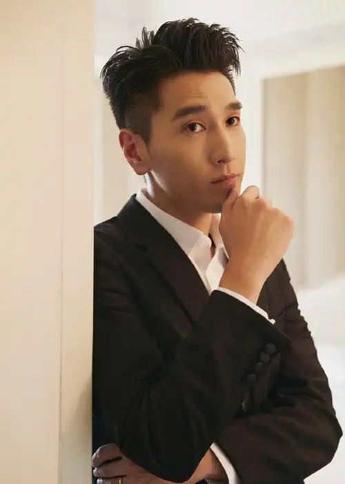 赵又廷在热播剧《理想之城》中扮演夏明一角.(图/由受访者提供)