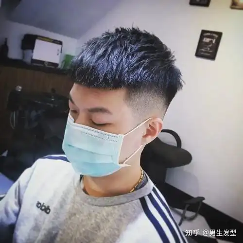 男生别嫌弃两边铲发型这3款真的很帅气谁剪谁好看