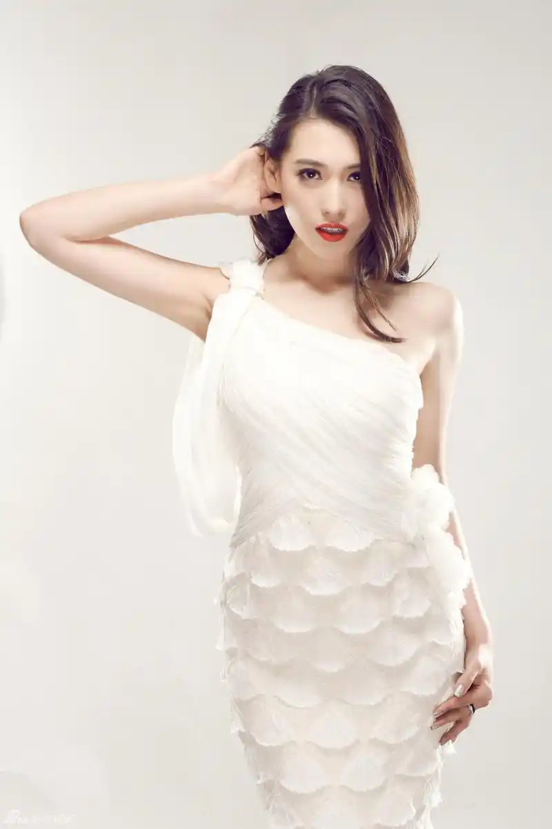 宁丹琳杂志大片柔美