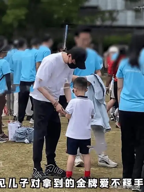 冯绍峰母亲节发文送祝福,文案似有深意,疑隔空喊话赵丽颖引争议_儿子