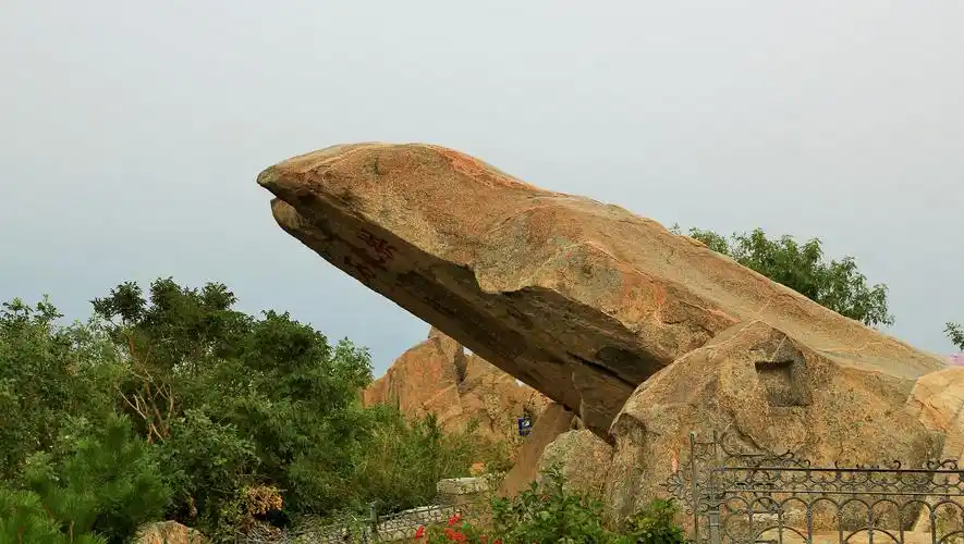 拱北石,又名探海石.