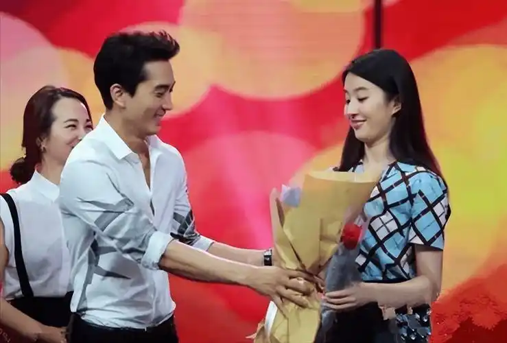 回顾刘亦菲宋承宪这段情,一厢情愿的爱情,注定无法长久