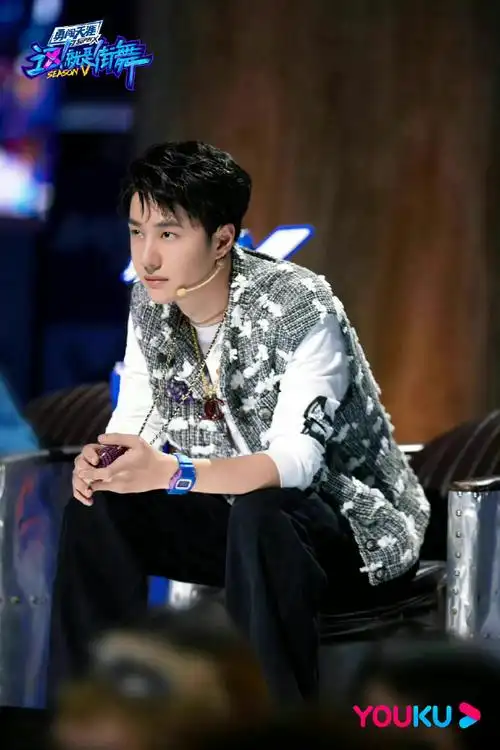 期待总决赛舞台#王一博街舞5马甲造型剧照##王一博街舞5剧照六宫格