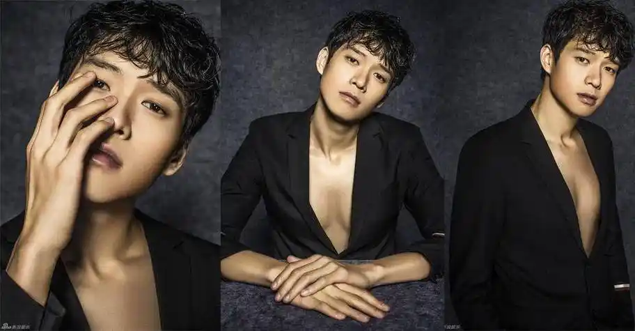 腹胸肌全有,身材好到随时都能上热搜的地步,"魏大勋体重全在胸肌上"