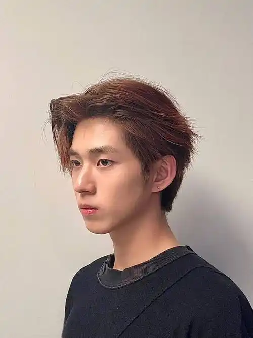 男生必学的发型之三七侧背